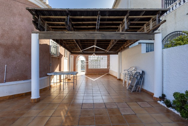 Herverkoop - Villa - Vrijstaand -
Torrevieja - Urbanización San Luis