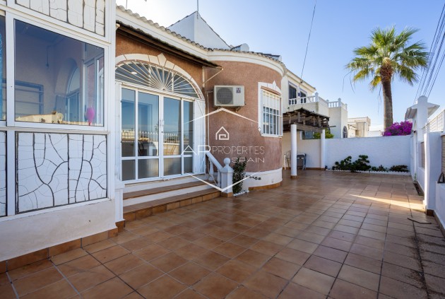Herverkoop - Villa - Vrijstaand -
Torrevieja - Urbanización San Luis