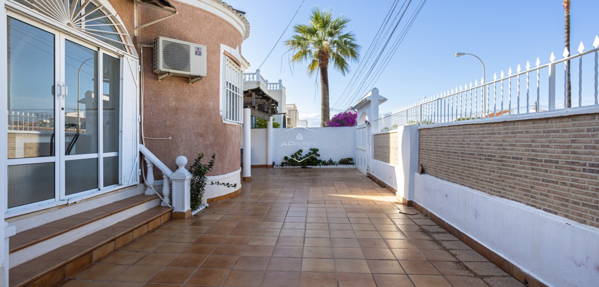 Herverkoop - Villa - Vrijstaand -
Torrevieja - Urbanización San Luis
