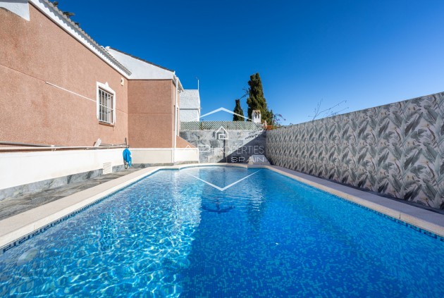 Herverkoop - Villa - Vrijstaand -
Torrevieja - Urbanización San Luis