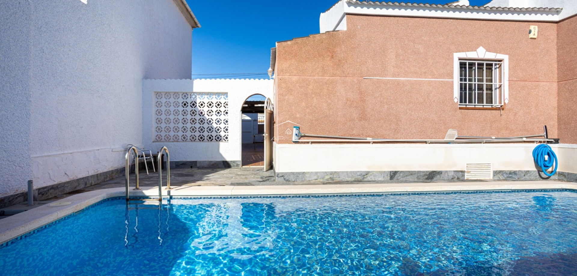 Herverkoop - Villa - Vrijstaand -
Torrevieja - Urbanización San Luis