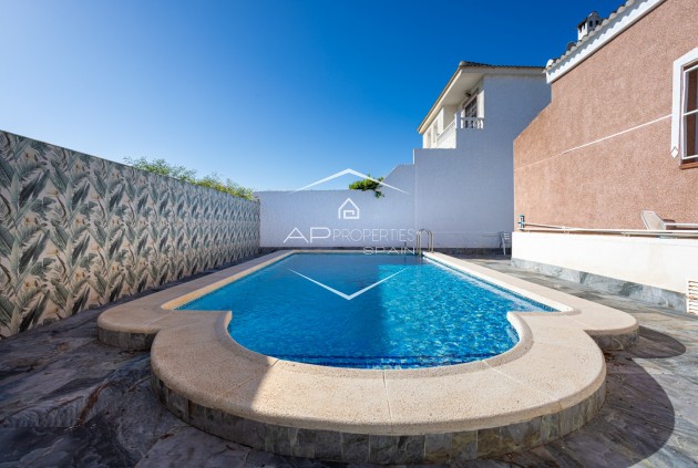 Herverkoop - Villa - Vrijstaand -
Torrevieja - Urbanización San Luis
