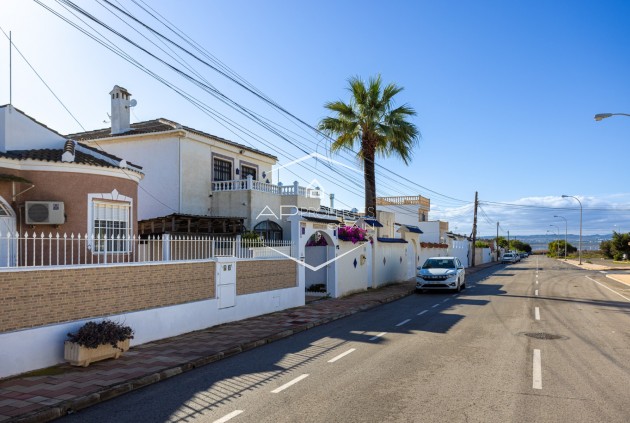 Herverkoop - Villa - Vrijstaand -
Torrevieja - Urbanización San Luis