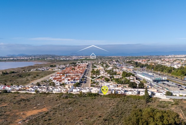 Herverkoop - Villa - Vrijstaand -
Torrevieja - Urbanización San Luis