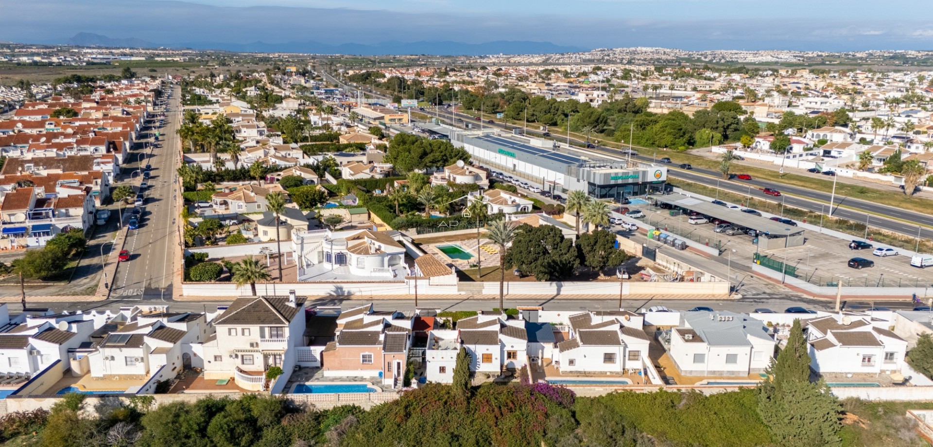 Herverkoop - Villa - Vrijstaand -
Torrevieja - Urbanización San Luis