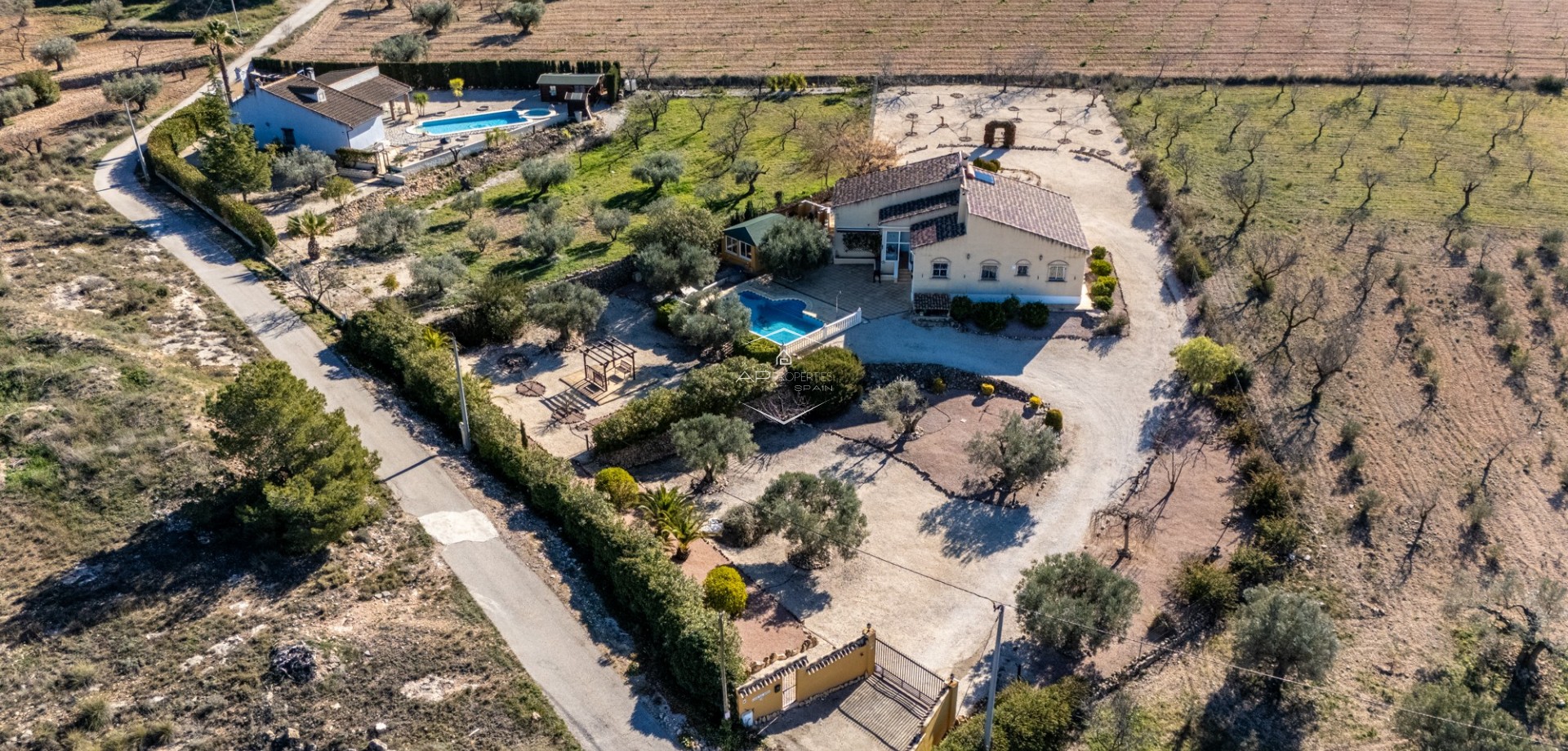 Herverkoop - Finca -
La Zarza
