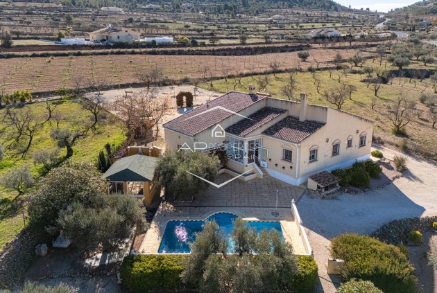 Herverkoop - Finca -
La Zarza
