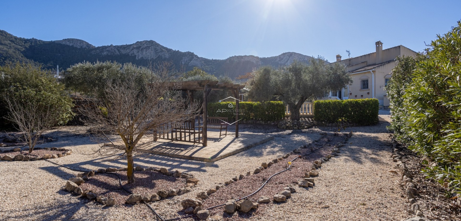 Herverkoop - Finca -
La Zarza