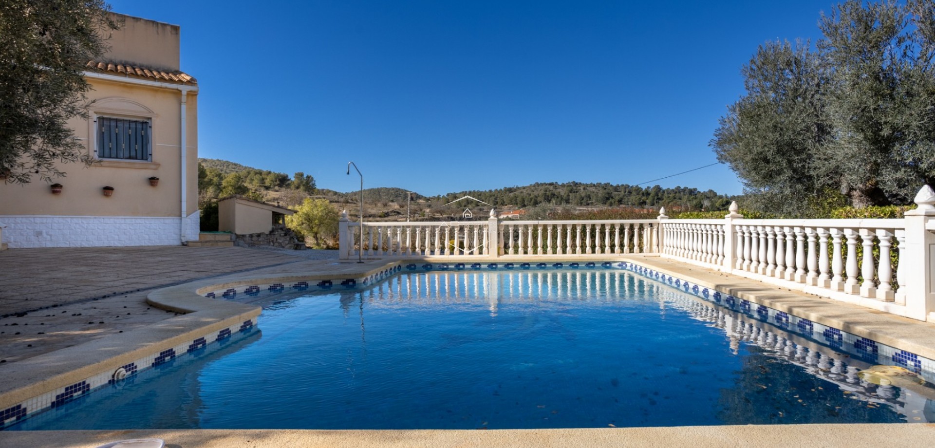 Herverkoop - Finca -
La Zarza