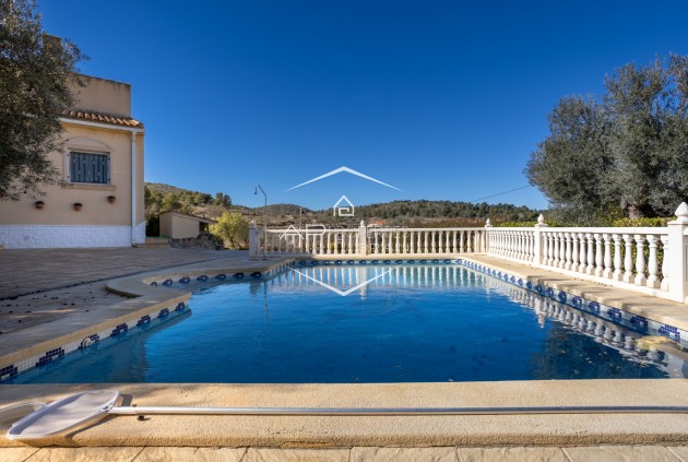 Herverkoop - Finca -
La Zarza