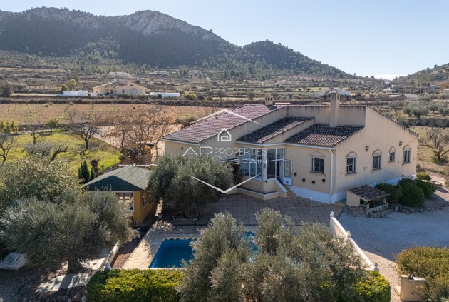 Herverkoop - Finca -
La Zarza