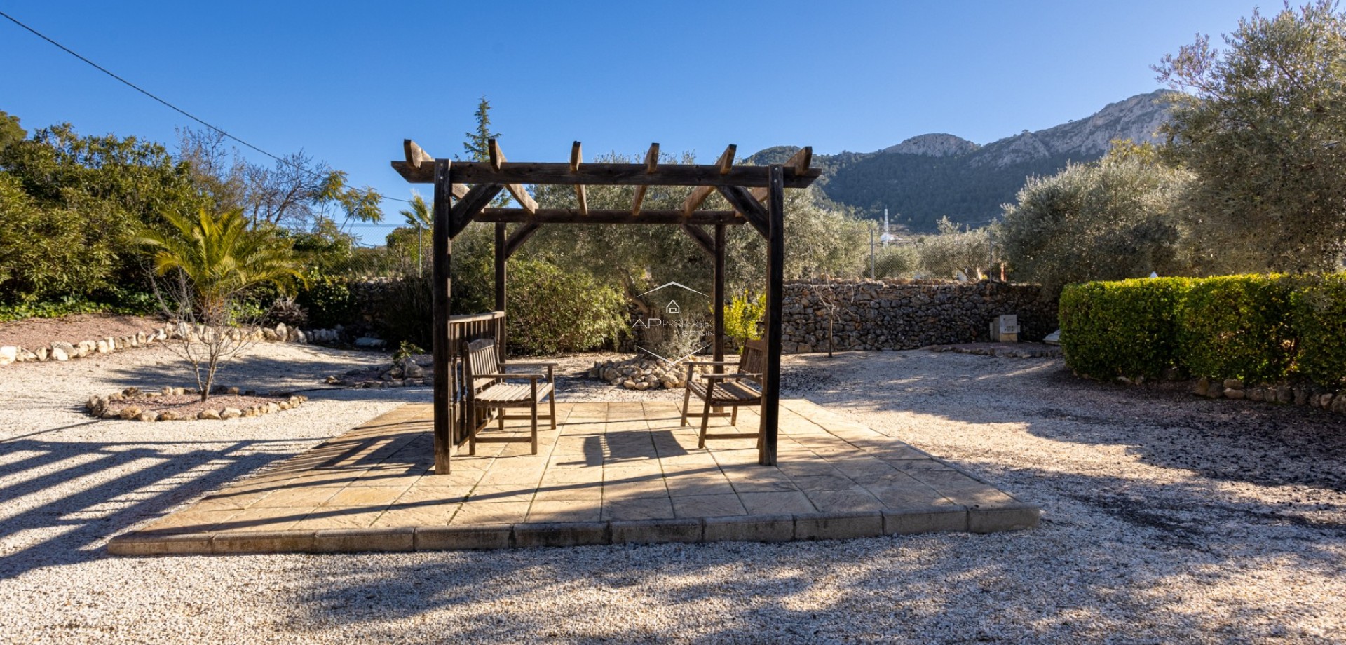 Herverkoop - Finca -
La Zarza