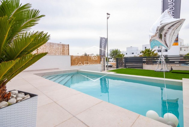 Nueva construcción  - Villa - Independiente -
Orihuela Costa - PAU 8