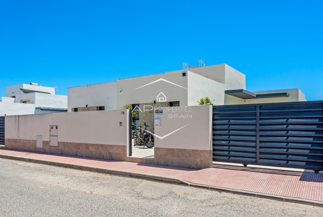 Odsprzedaż - Willa - Dom wolnostojący -
Daya Nueva - Costa Blanca South