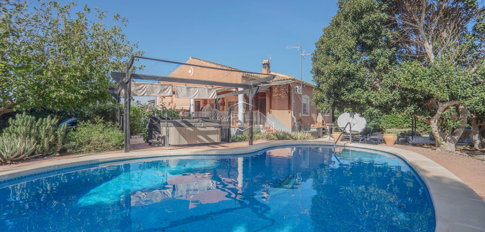 Revente - Finca -
Orihuela - San Bartolome