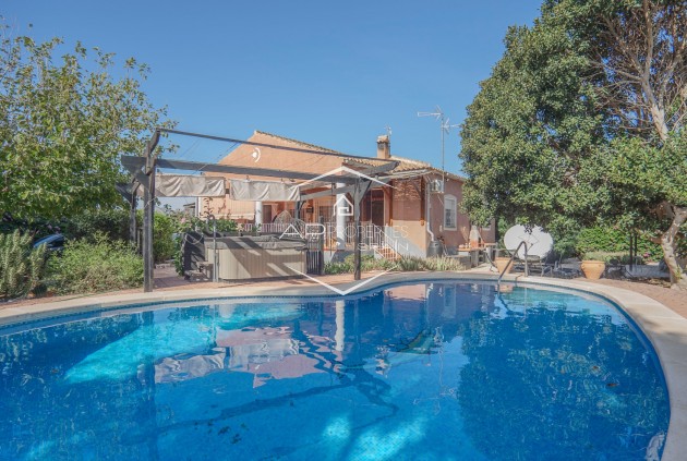Revente - Finca -
Orihuela - San Bartolome
