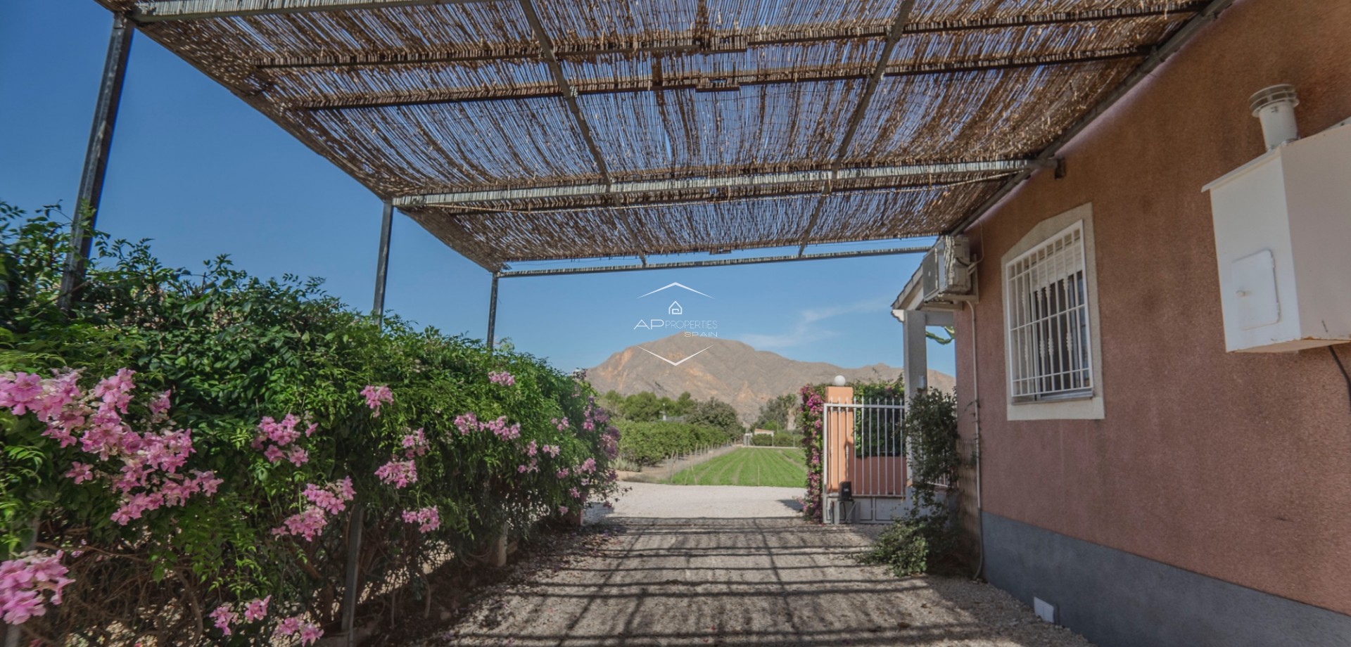 Revente - Finca -
Orihuela - San Bartolome