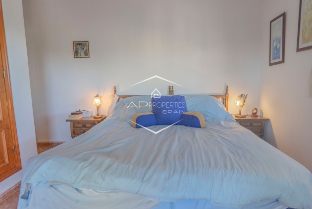 Revente - Finca -
Orihuela - San Bartolome
