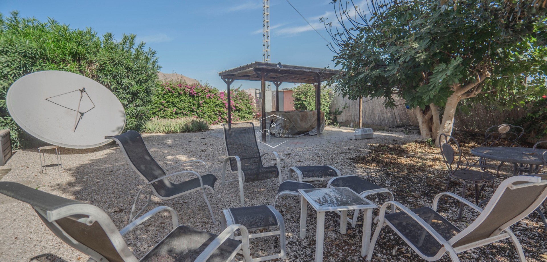 Revente - Finca -
Orihuela - San Bartolome