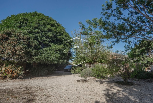 Revente - Finca -
Orihuela - San Bartolome