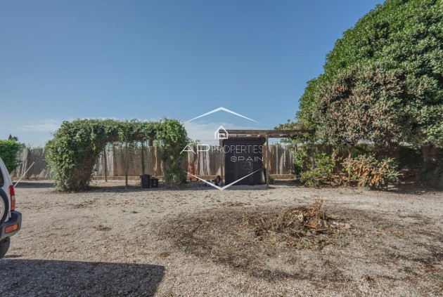 Revente - Finca -
Orihuela - San Bartolome