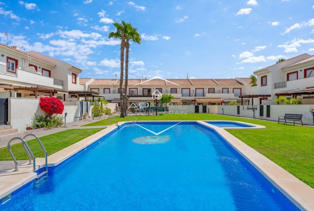Herverkoop - Geschakelde woning -
Ciudad Quesada