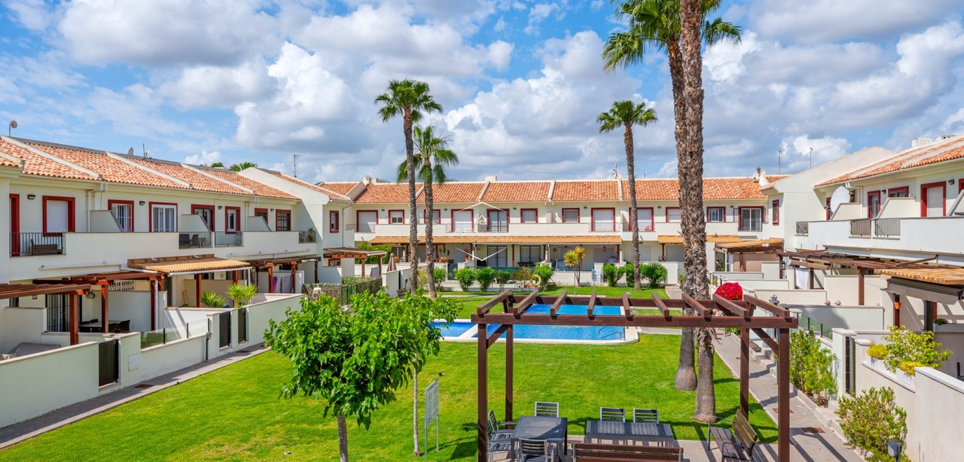 Herverkoop - Geschakelde woning -
Ciudad Quesada