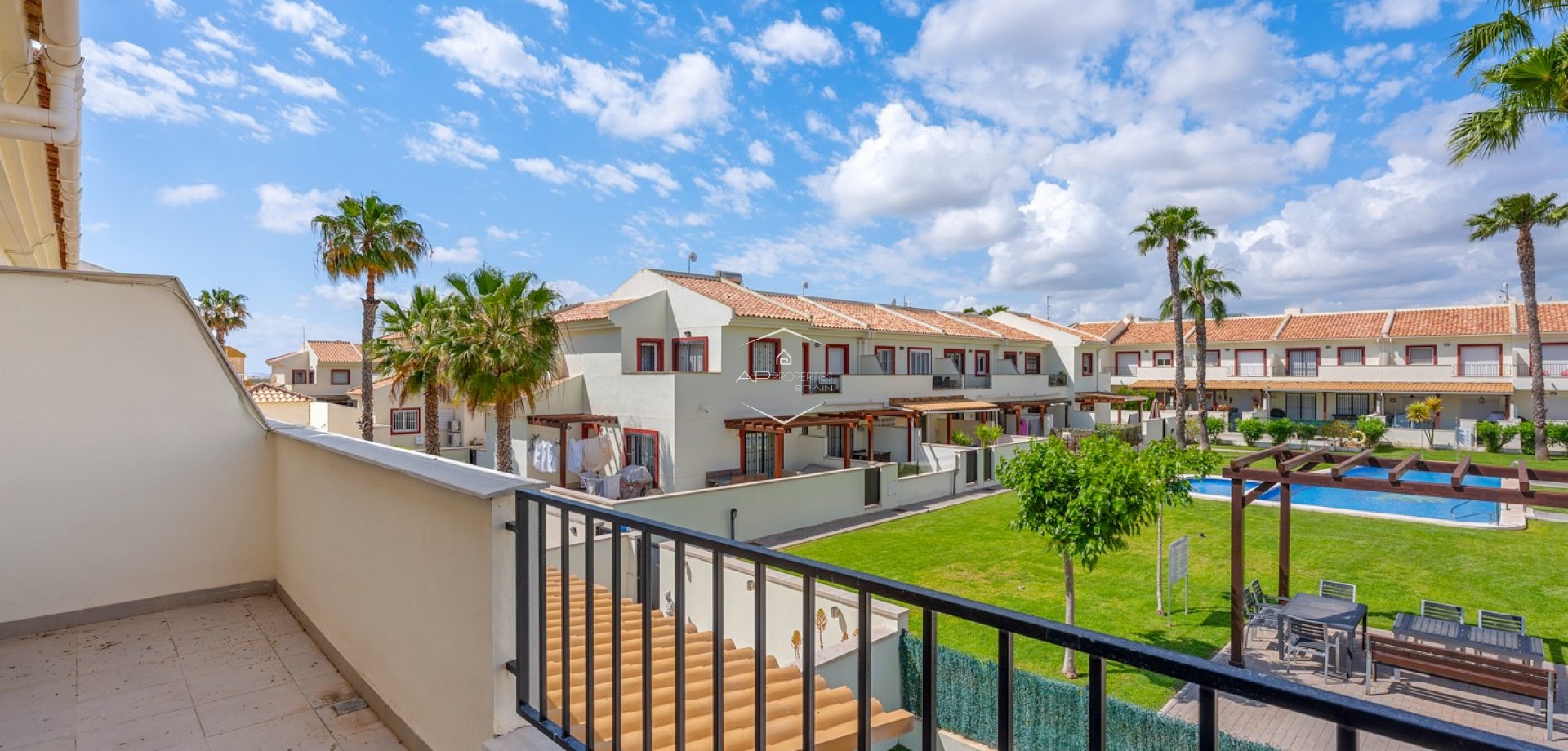 Herverkoop - Geschakelde woning -
Ciudad Quesada