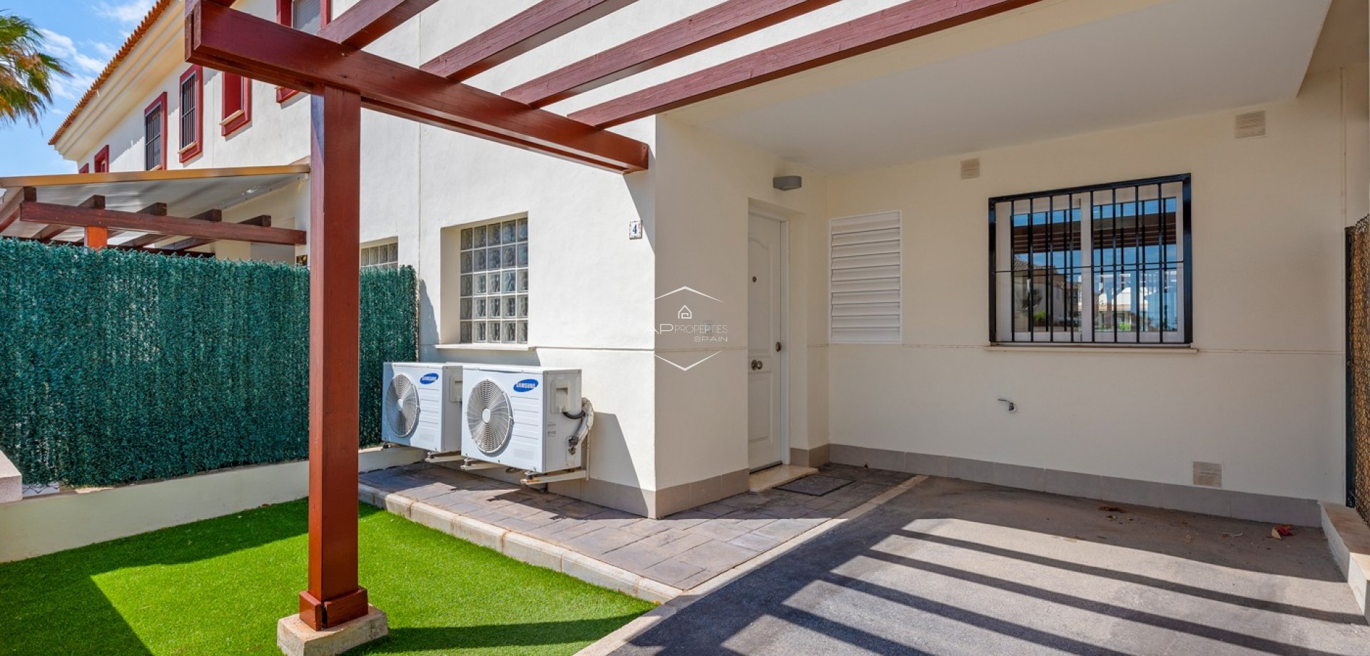 Herverkoop - Geschakelde woning -
Ciudad Quesada
