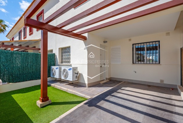 Herverkoop - Geschakelde woning -
Ciudad Quesada