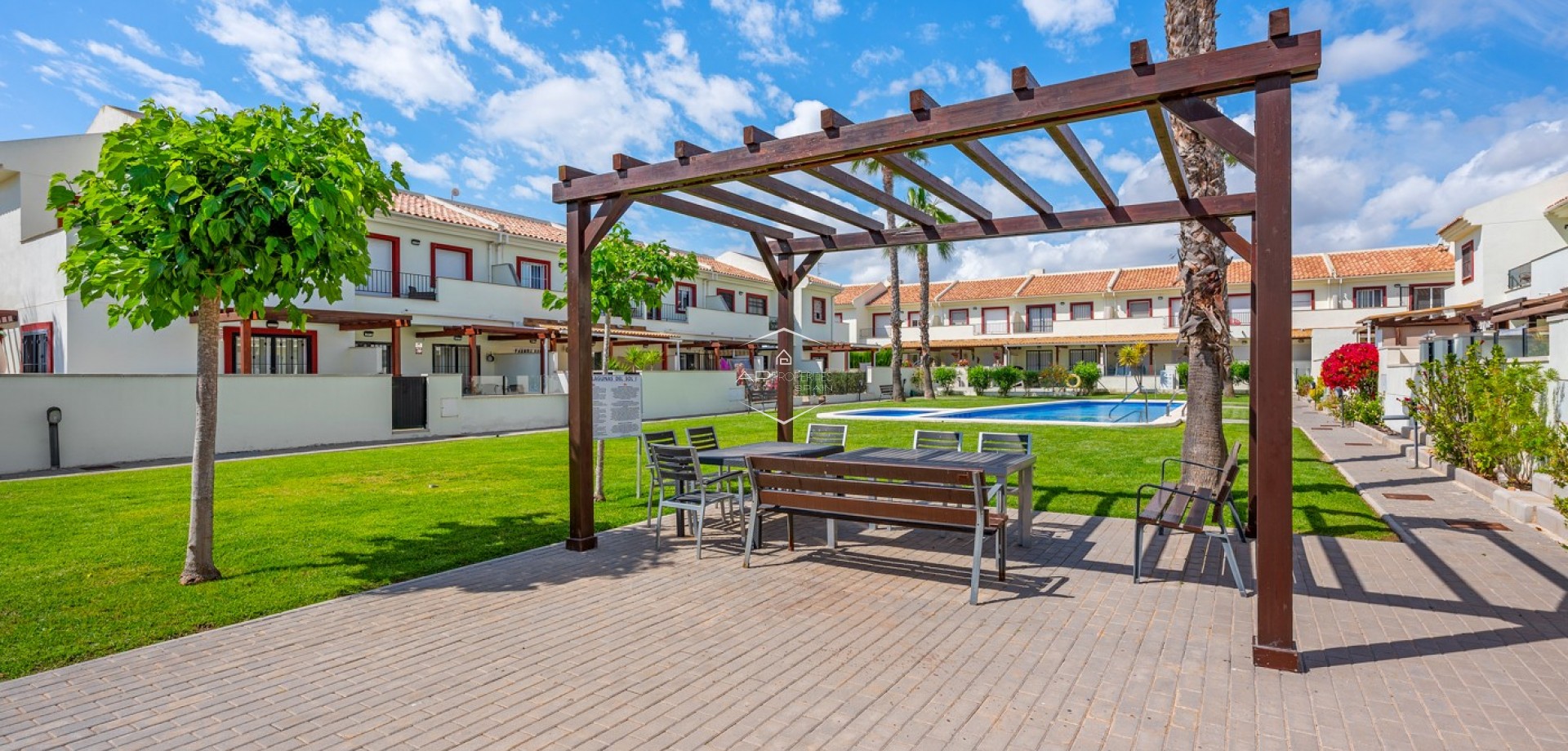 Herverkoop - Geschakelde woning -
Ciudad Quesada