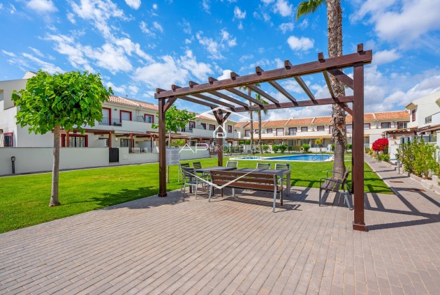 Herverkoop - Geschakelde woning -
Ciudad Quesada