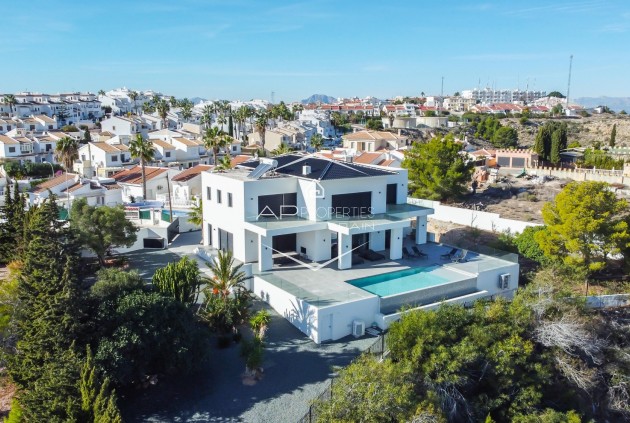 Reventa - Villa - Independiente -
Ciudad Quesada