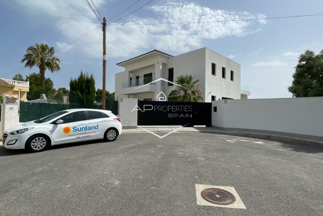 Reventa - Villa - Independiente -
Ciudad Quesada