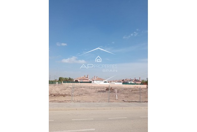 Resale - Plot - Land -
Los Montesinos - La Herrada