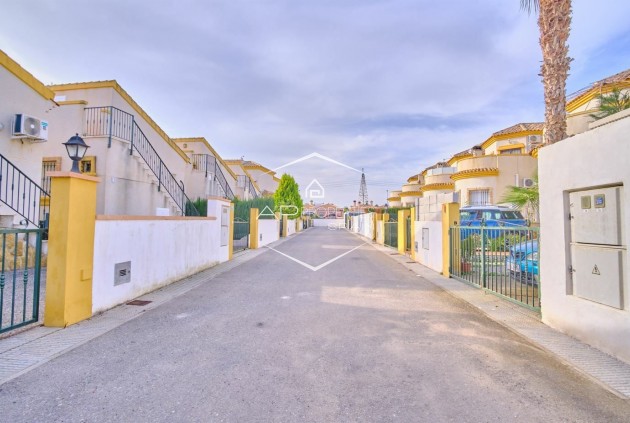 Resale - Villa - Detached -
Los Montesinos - La Herrada