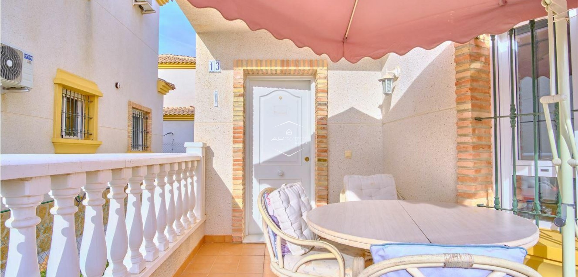 Resale - Villa - Detached -
Los Montesinos - La Herrada
