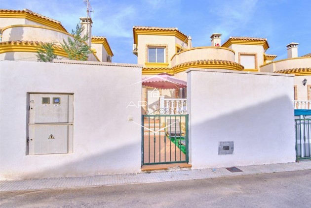 Resale - Villa - Detached -
Los Montesinos - La Herrada