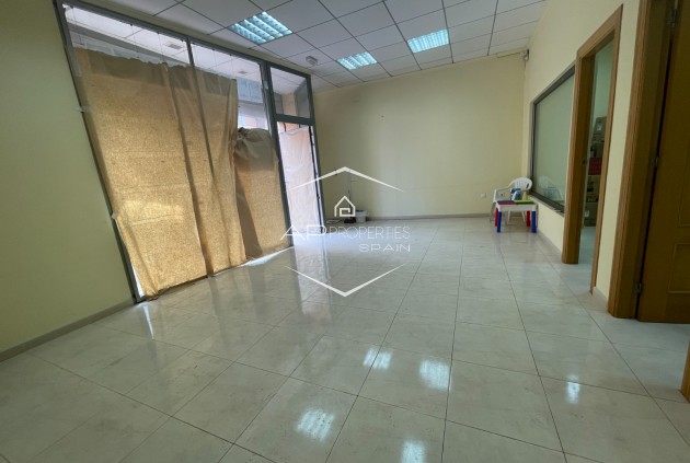 Resale - Commercial -
Guardamar del Segura - Guardamar pueblo