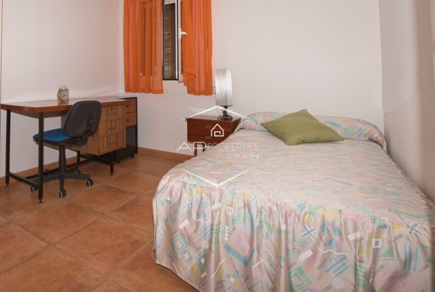 Reventa - Villa - Independiente -
Benijofar