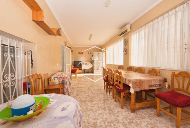 Reventa - Villa - Independiente -
Benijofar