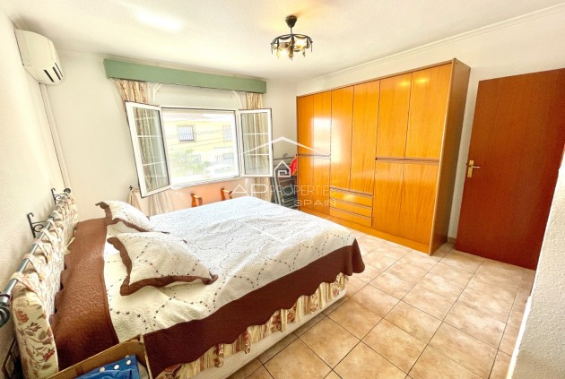 Resale - Villa - Detached -
Benijofar - pueblo