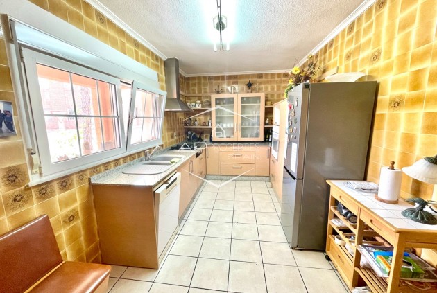 Resale - Villa - Detached -
Benijofar - pueblo