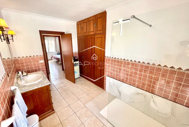 Resale - Villa - Detached -
Benijofar - pueblo