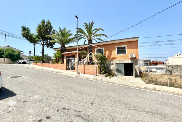 Resale - Villa - Detached -
Benijofar - pueblo