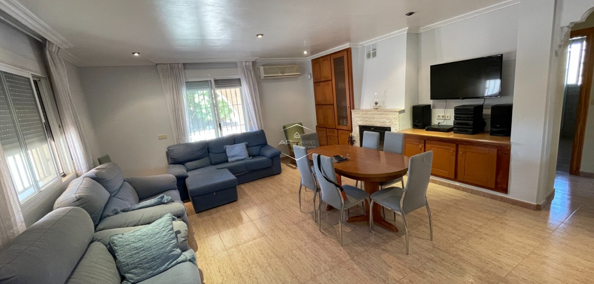 Reventa - Villa - Independiente -
Crevillente