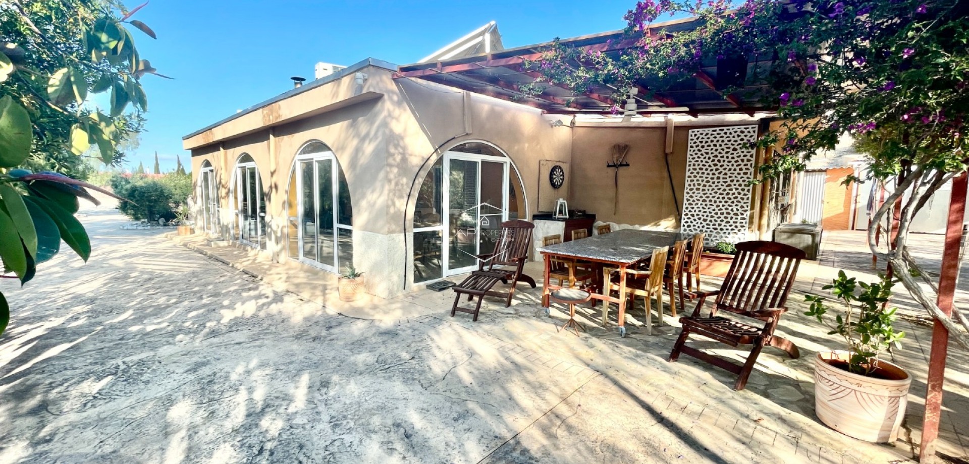 Resale - Finca / Country Property -
Crevillente