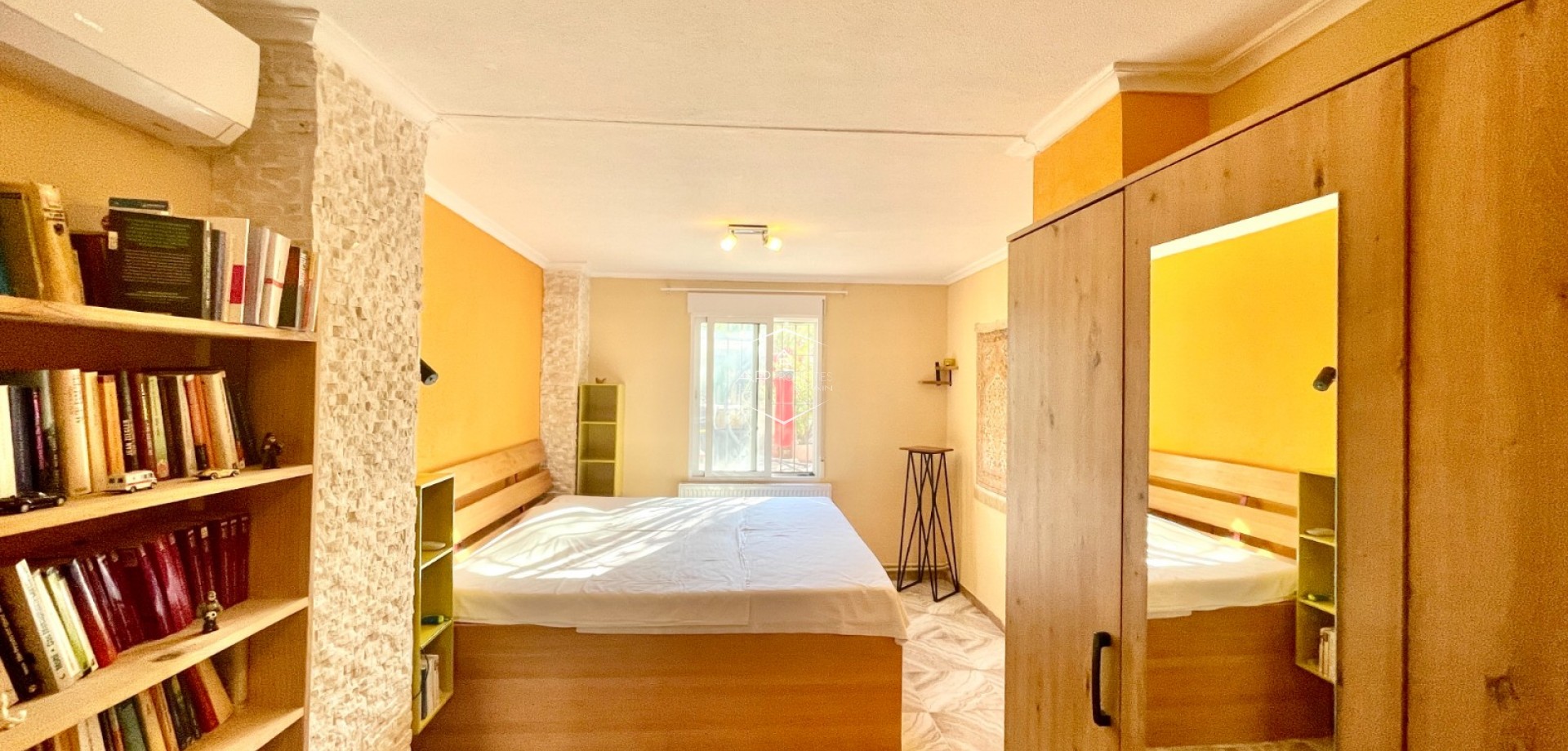 Resale - Finca / Country Property -
Crevillente