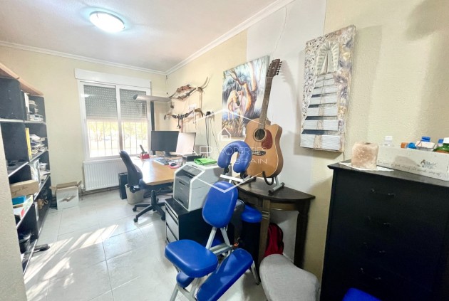 Resale - Finca / Country Property -
Crevillente