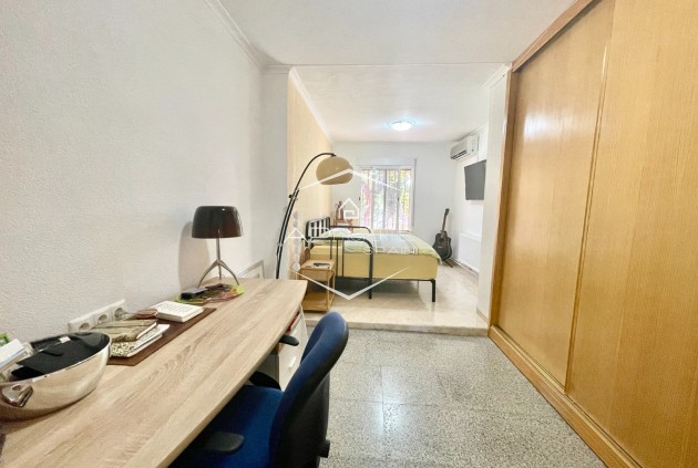 Resale - Finca / Country Property -
Crevillente